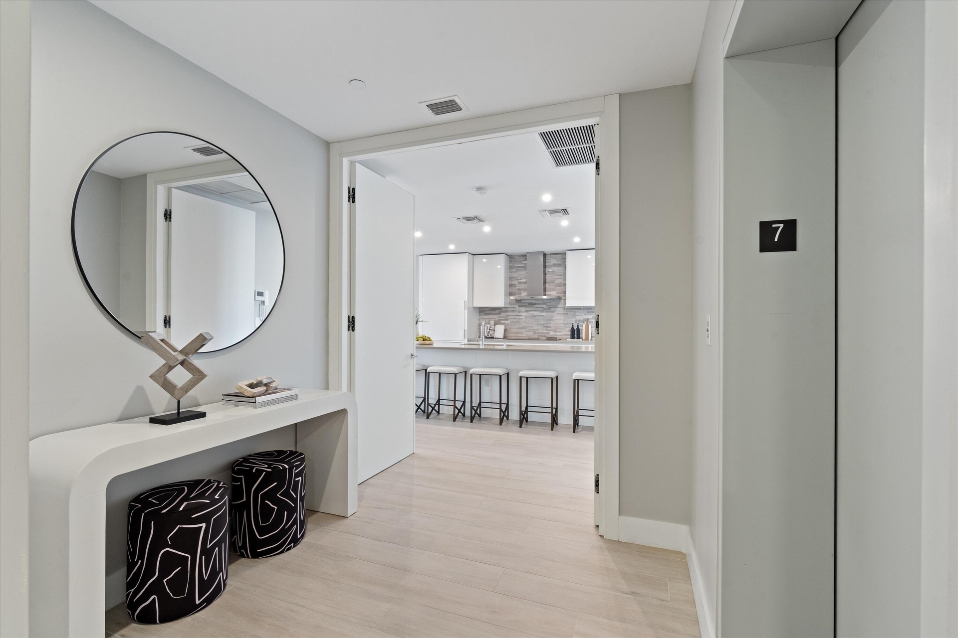 Foyer/Semi-private elevator