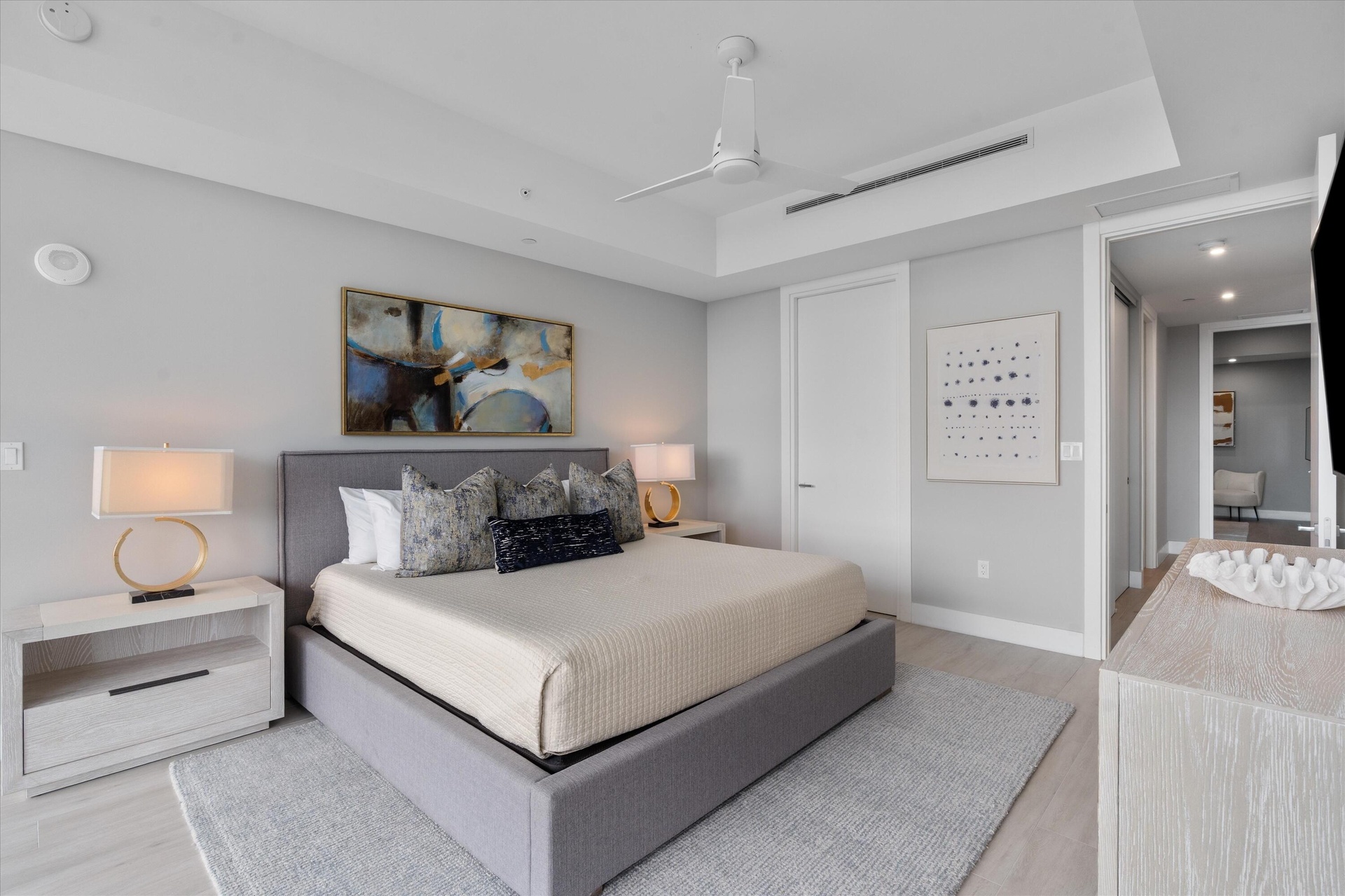 Guest bedroom