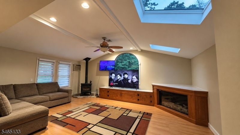 Hug Family Room w Fish Tank