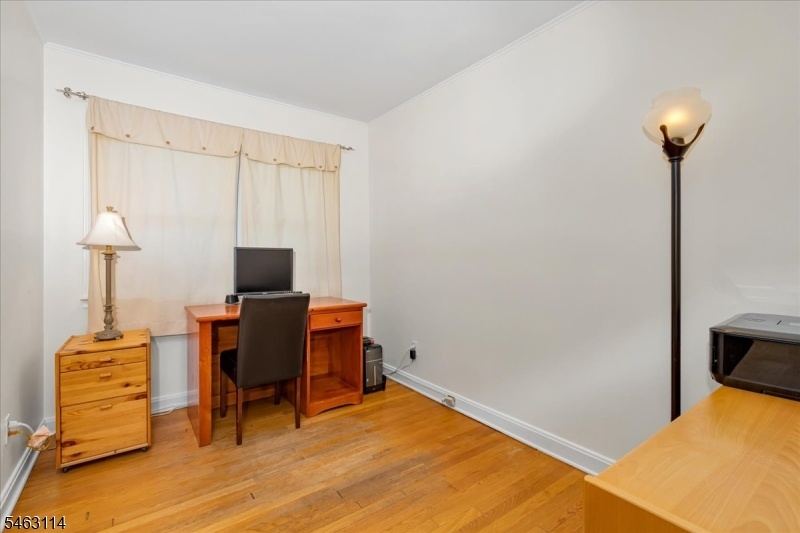 First Floor Bedroom/Ofiice