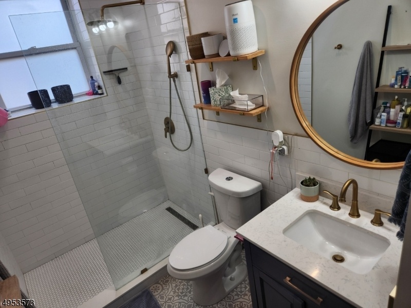 Apt.bath room
