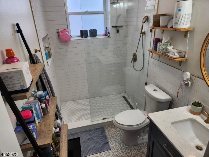 Apartment bath room