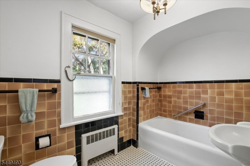 Full Hall Bath