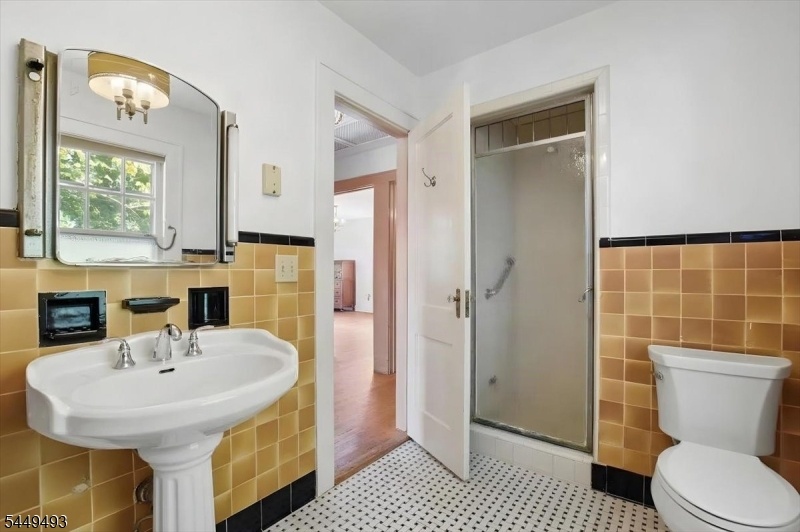 Full Hall Bath