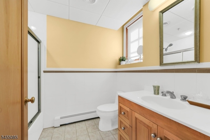 Lower level - bathroom