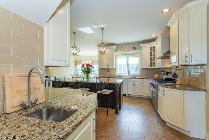Kitchen Butler Pantry