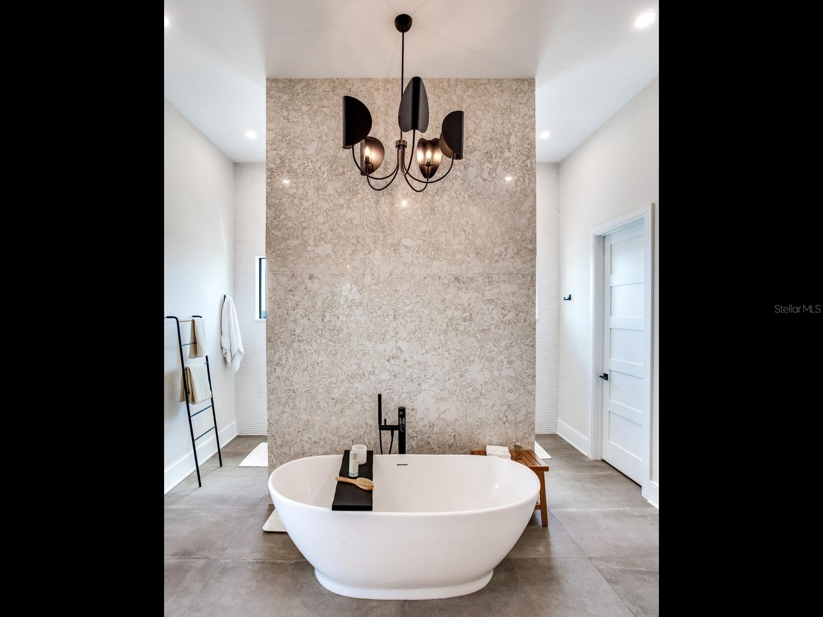 Master En Suite Bath