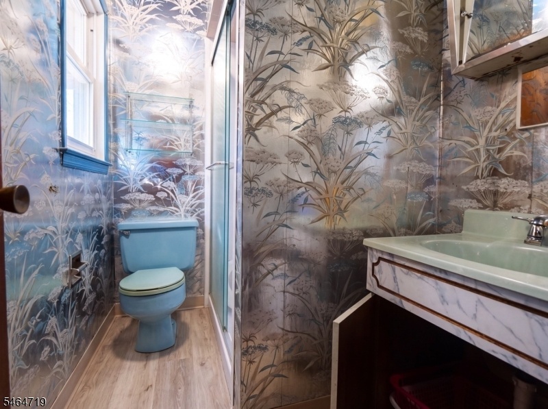 Ai declutter bathroom