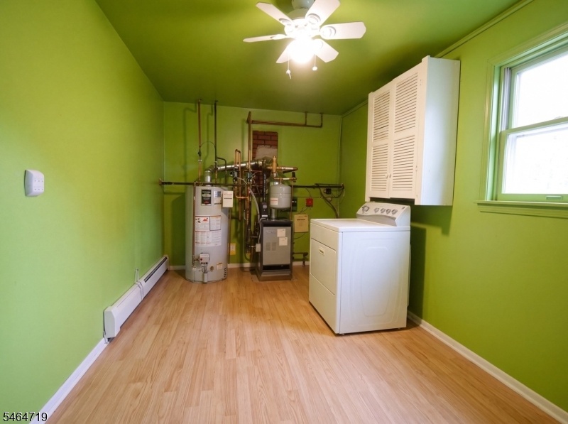 Ai declutter laundry room