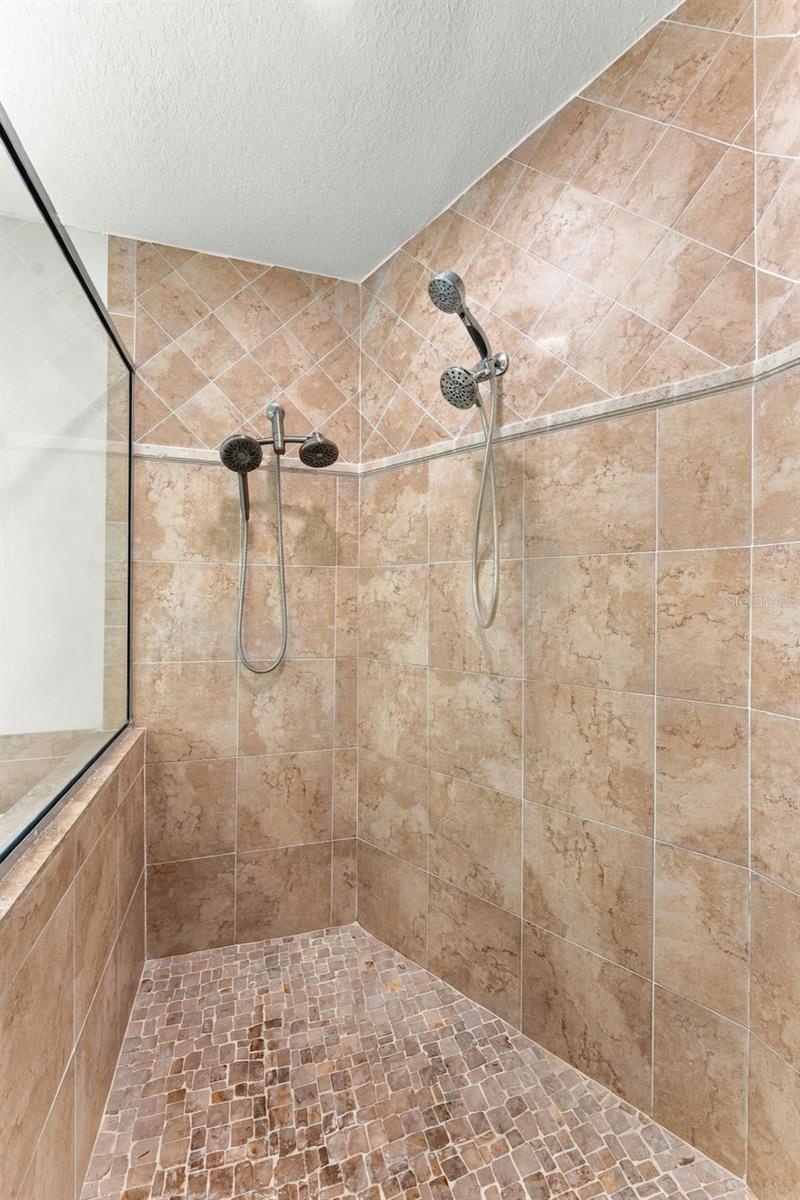 Very large shower with multiple shower heads