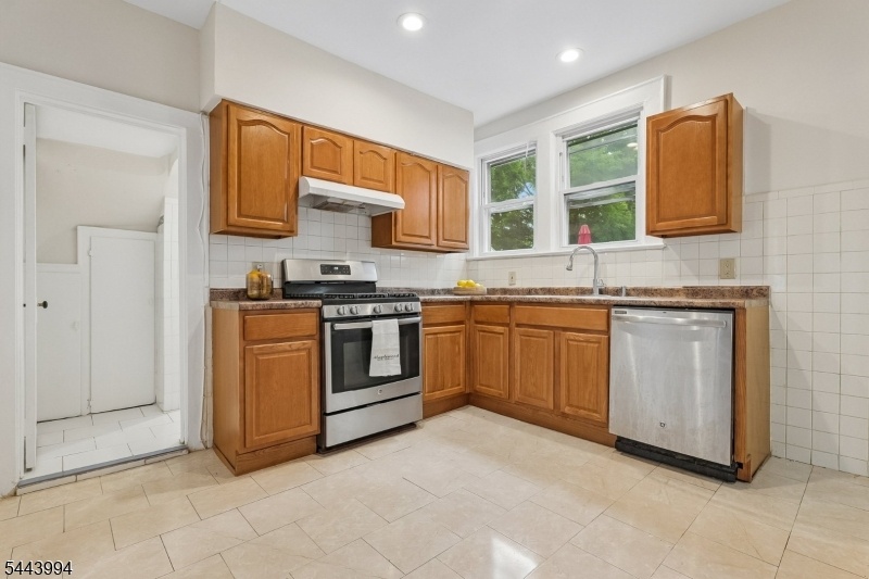 Unit 1 Eat-In-Kitchen