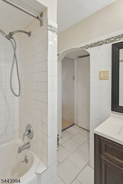 Unit 1 Full Bath