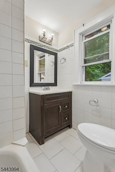 Unit 1 Full Bath