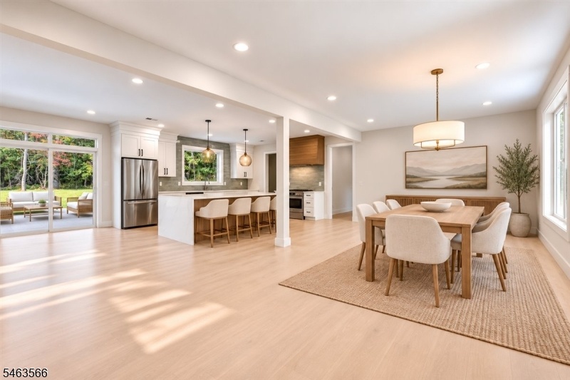 Open concept dining & kitchen