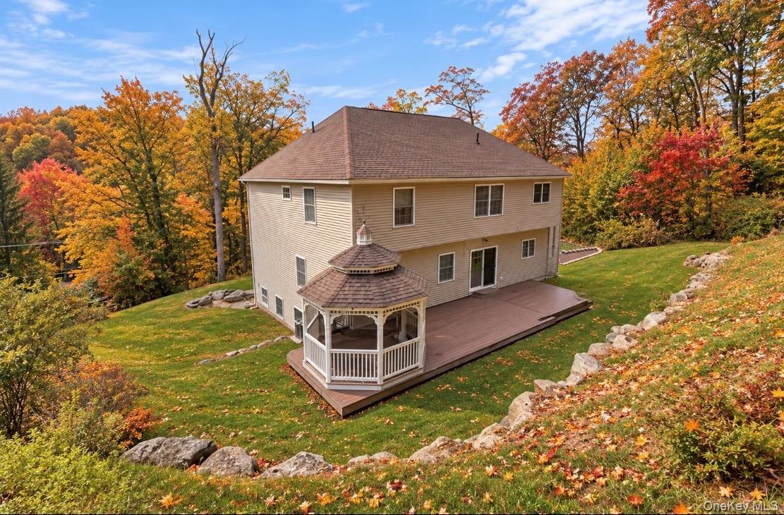 Set on 2.8 acres