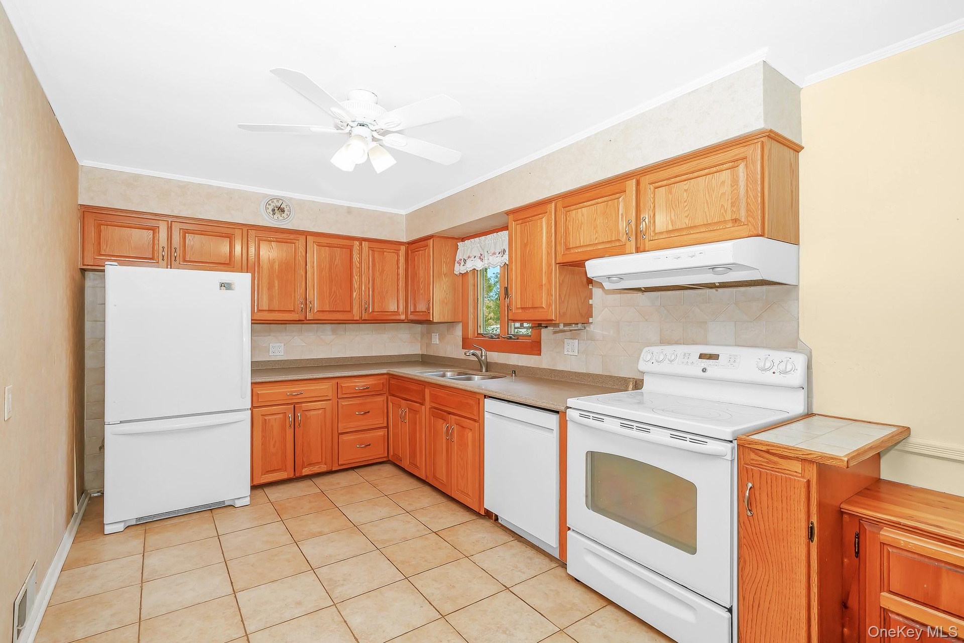 Tile flooring, room for a table