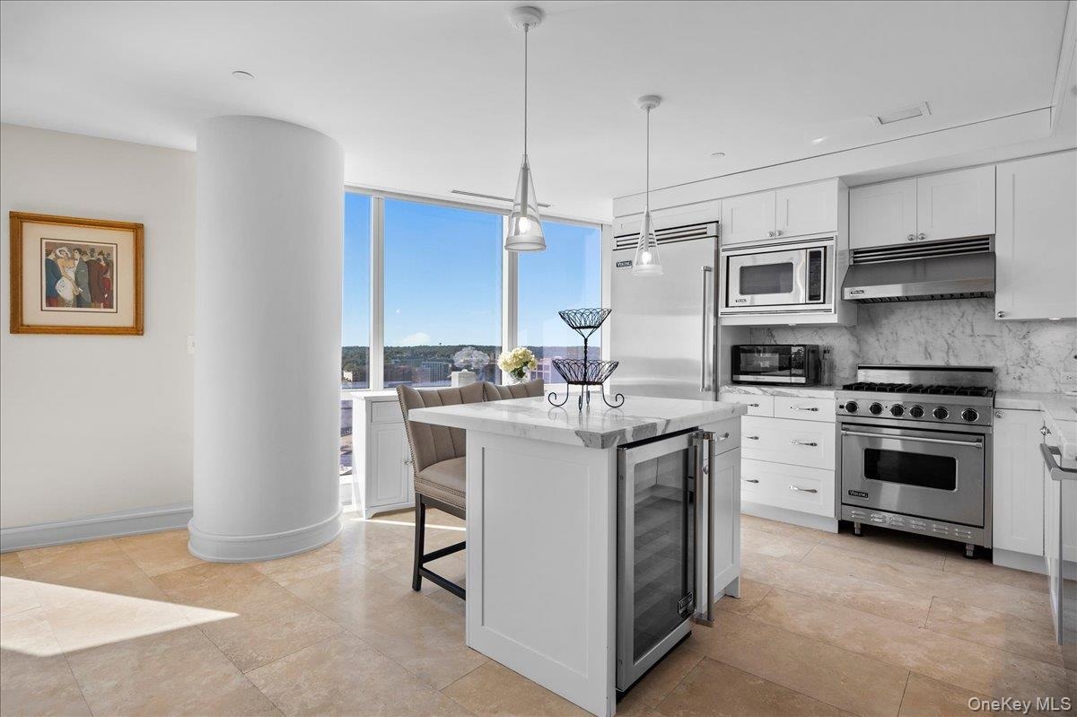 Stainles and marble Kitchen