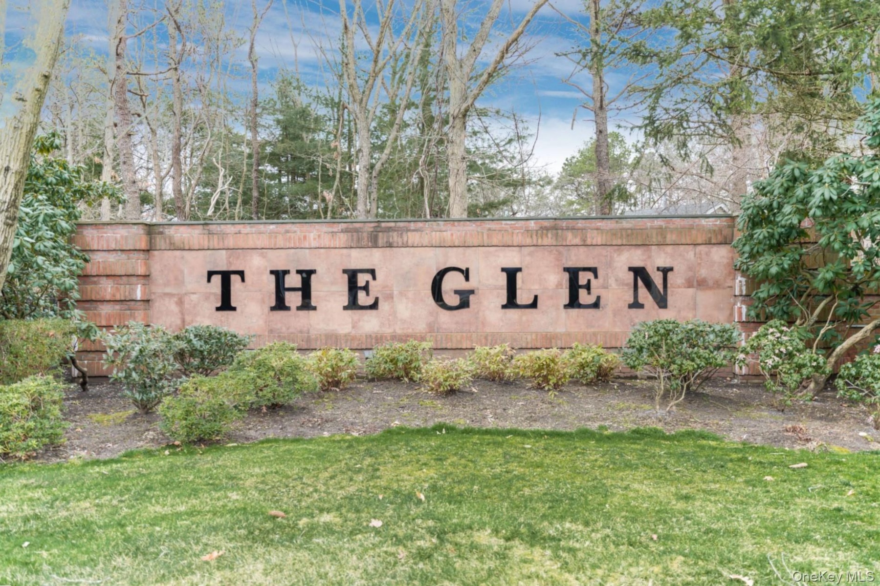 The Glen Is A 24 Hour Guard Gated Community With A Spectacular Country Club/Clubhouse & Many, Many Community Amenities, Clubs & Events.