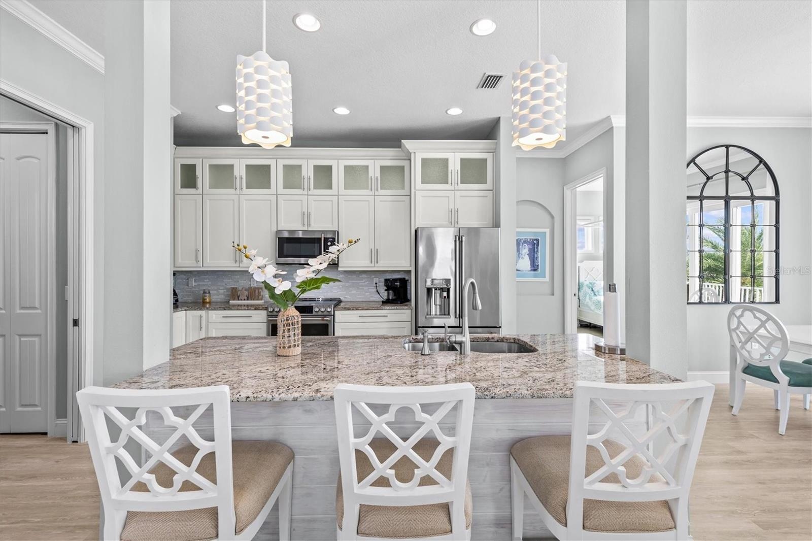 Breakfast Bar / Island