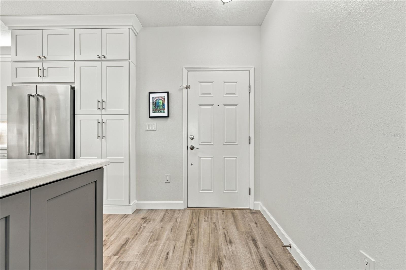 Kitchen Entry & Custom Cabinetry