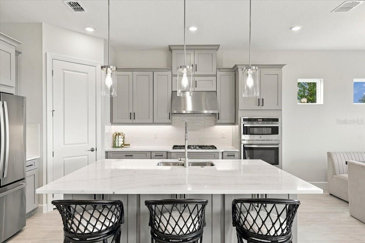Kitchen with Built in Appliances!
