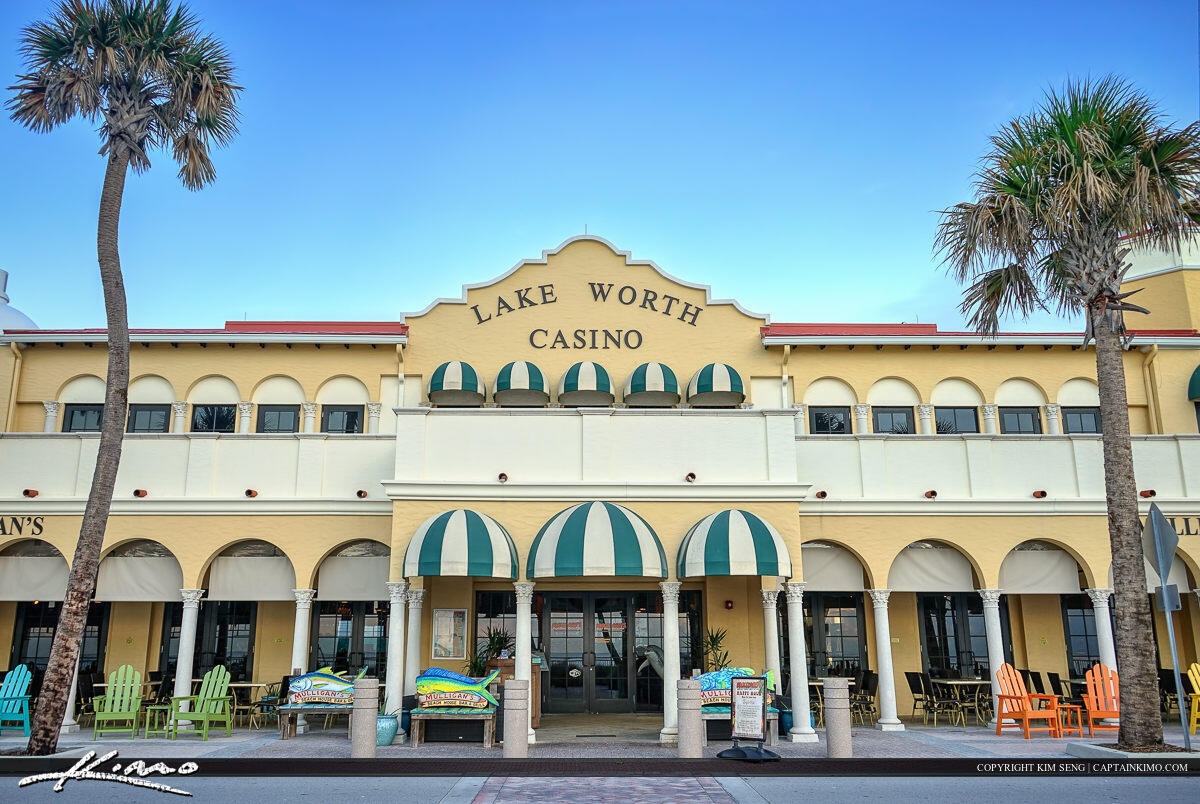Great shopping and dining located right on Lake Worth Beach