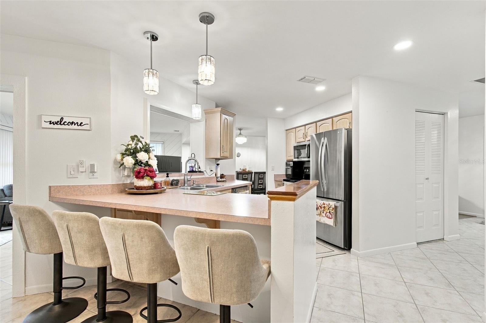 EAT IN SPACE IN KITCHEN