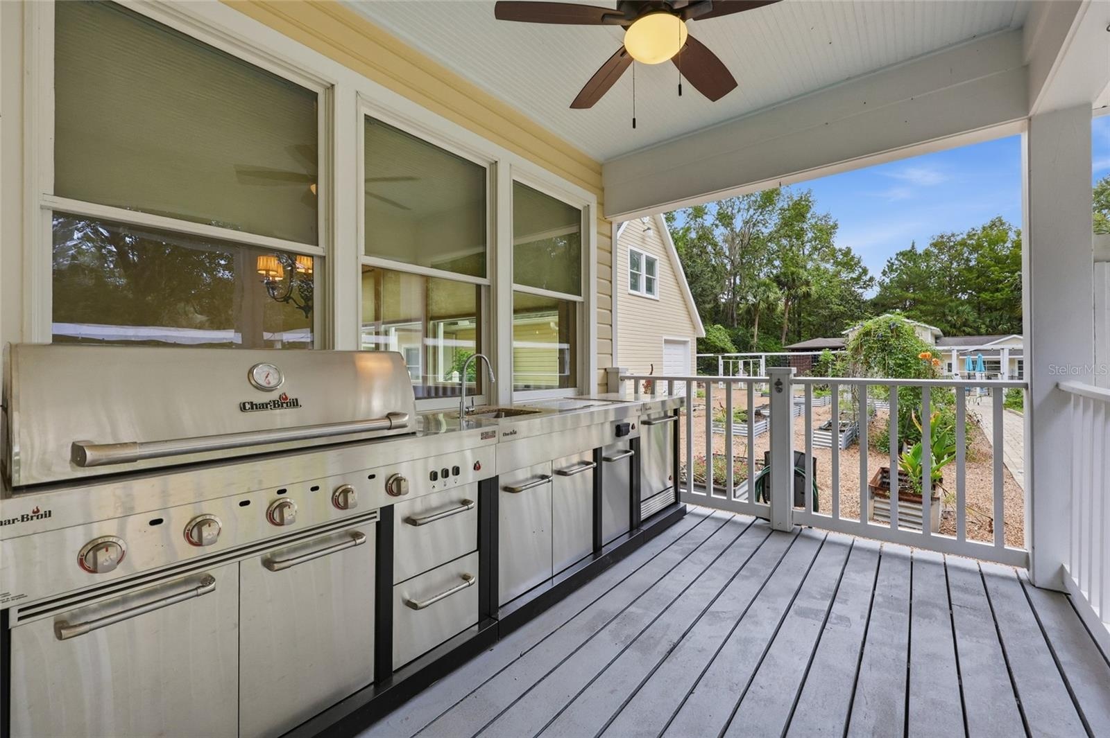 Outdoor Kitchen