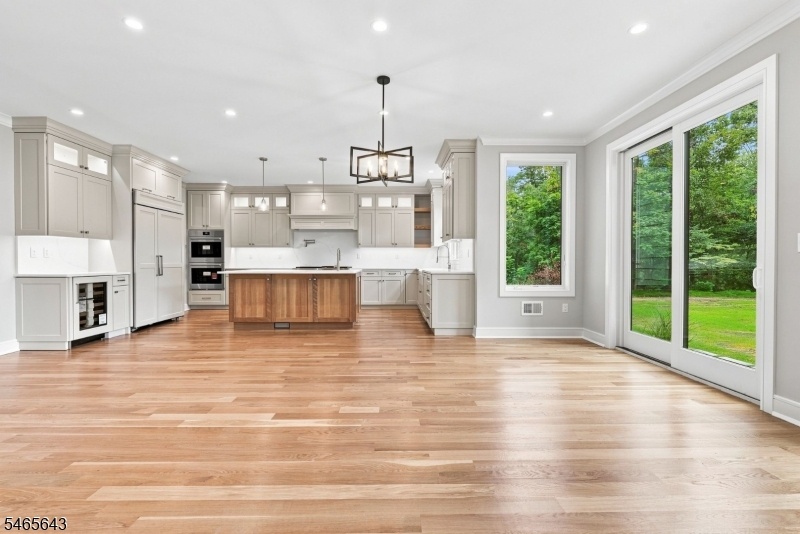 Breakfast Area and Kitchen