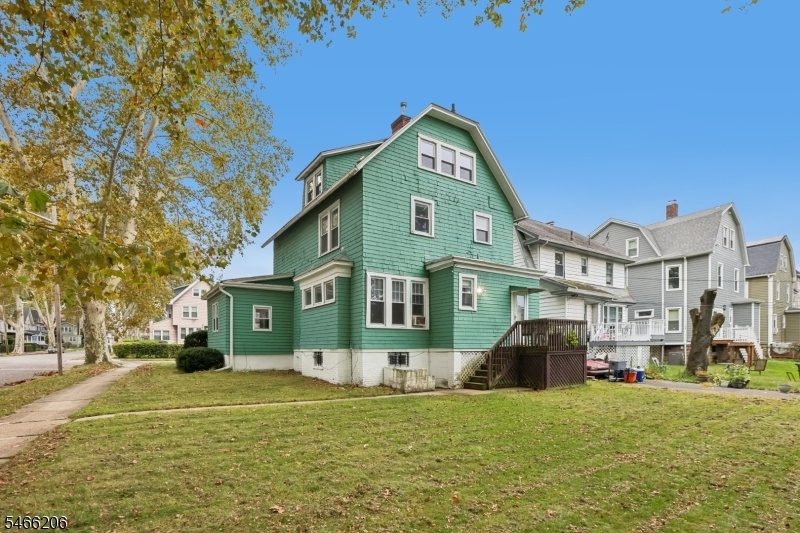 Level Corner Lot