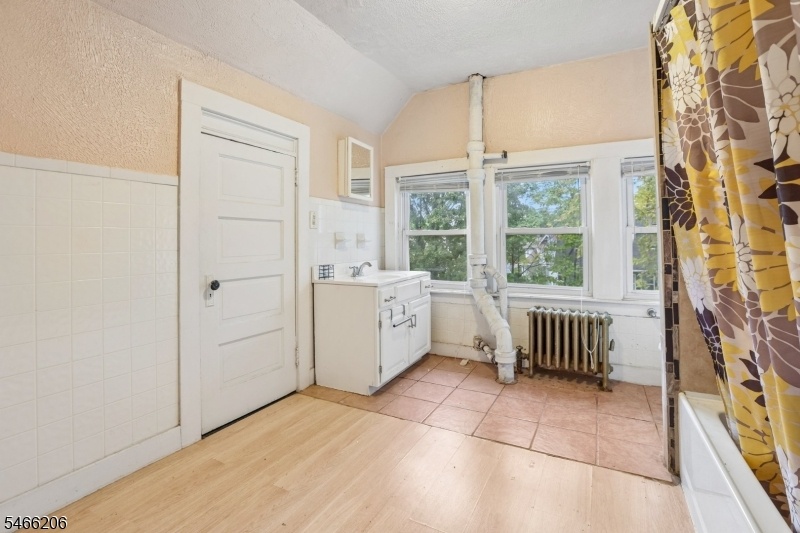Full Bath 3rd Fl (alt. view)