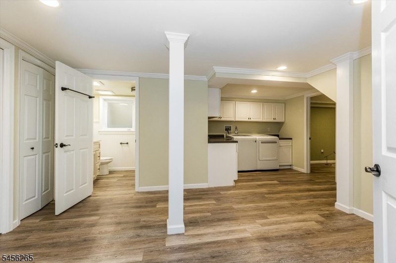 Bathroom / Laundry / Lower Lvl