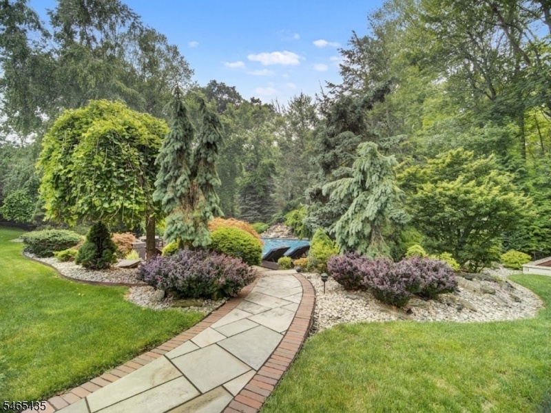 walkway to pool