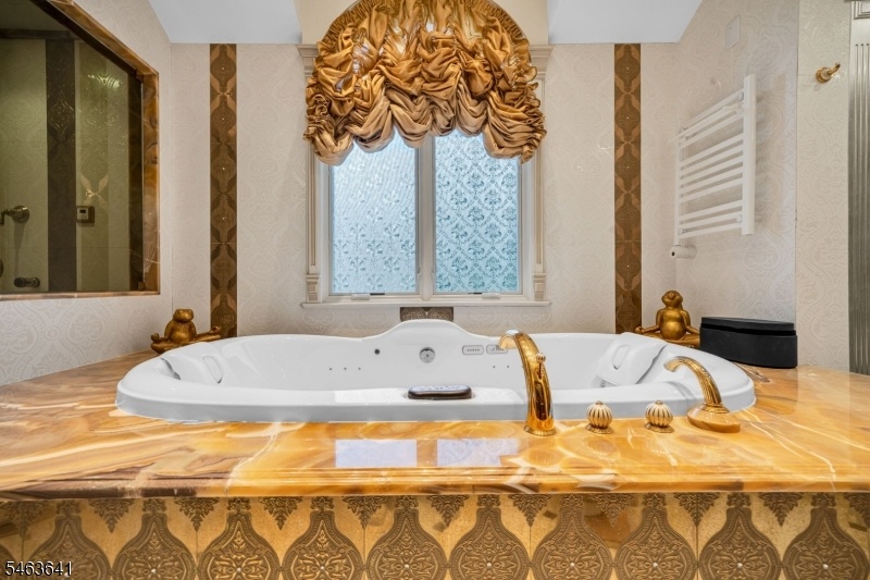 Primary jetted tub