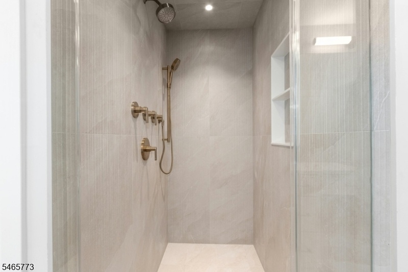 Primary En-Suite Shower