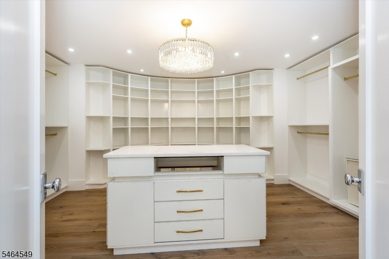 Master Bedroom Walk in Closet