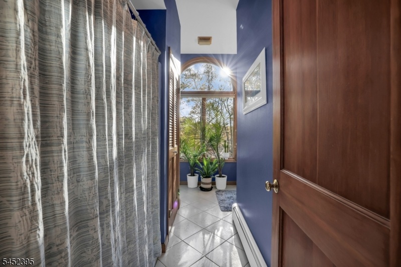 Second Level Full Bath