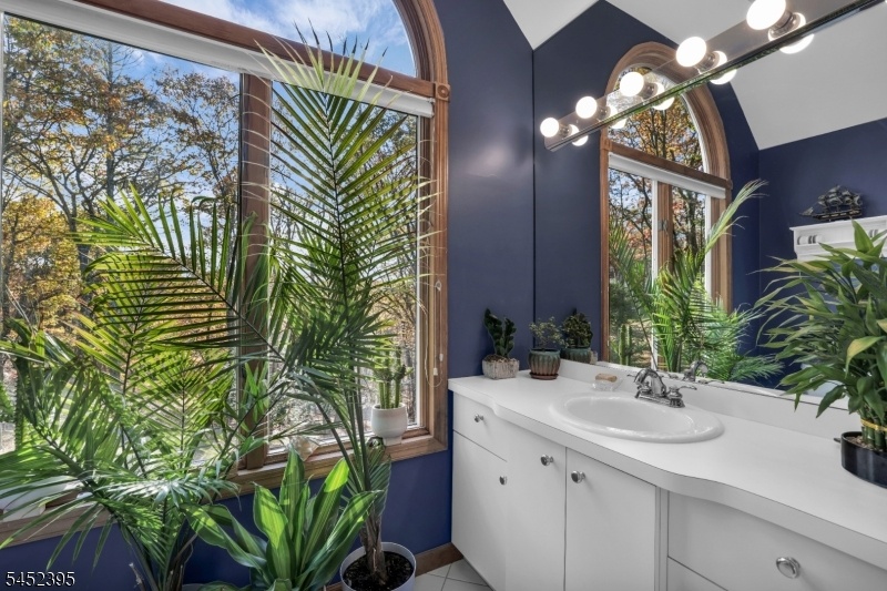 Second Level Full Bath