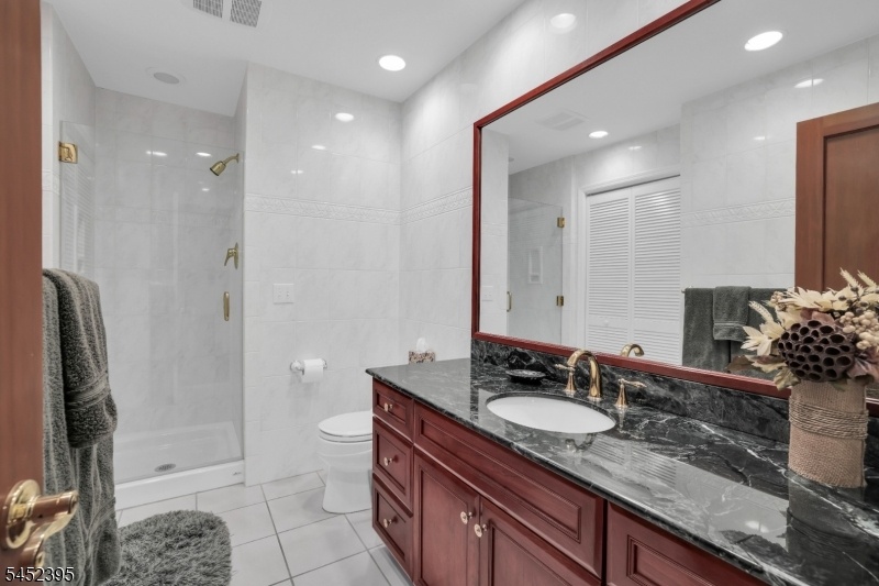 1st Floor Full Main Bath