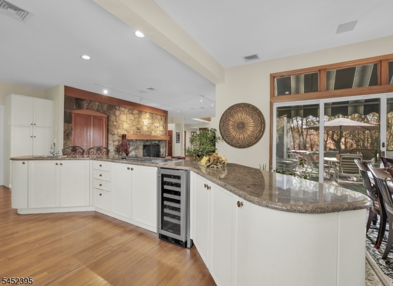 Eat-in Kitchen
