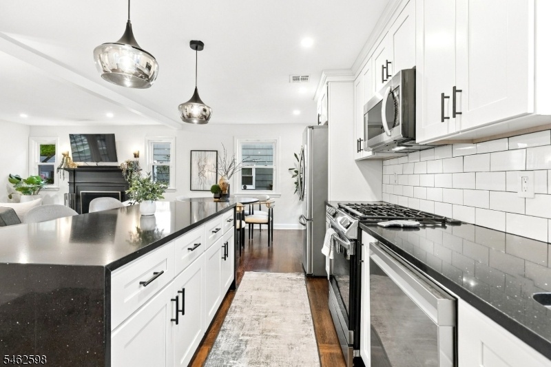 Kitchen - 7th view