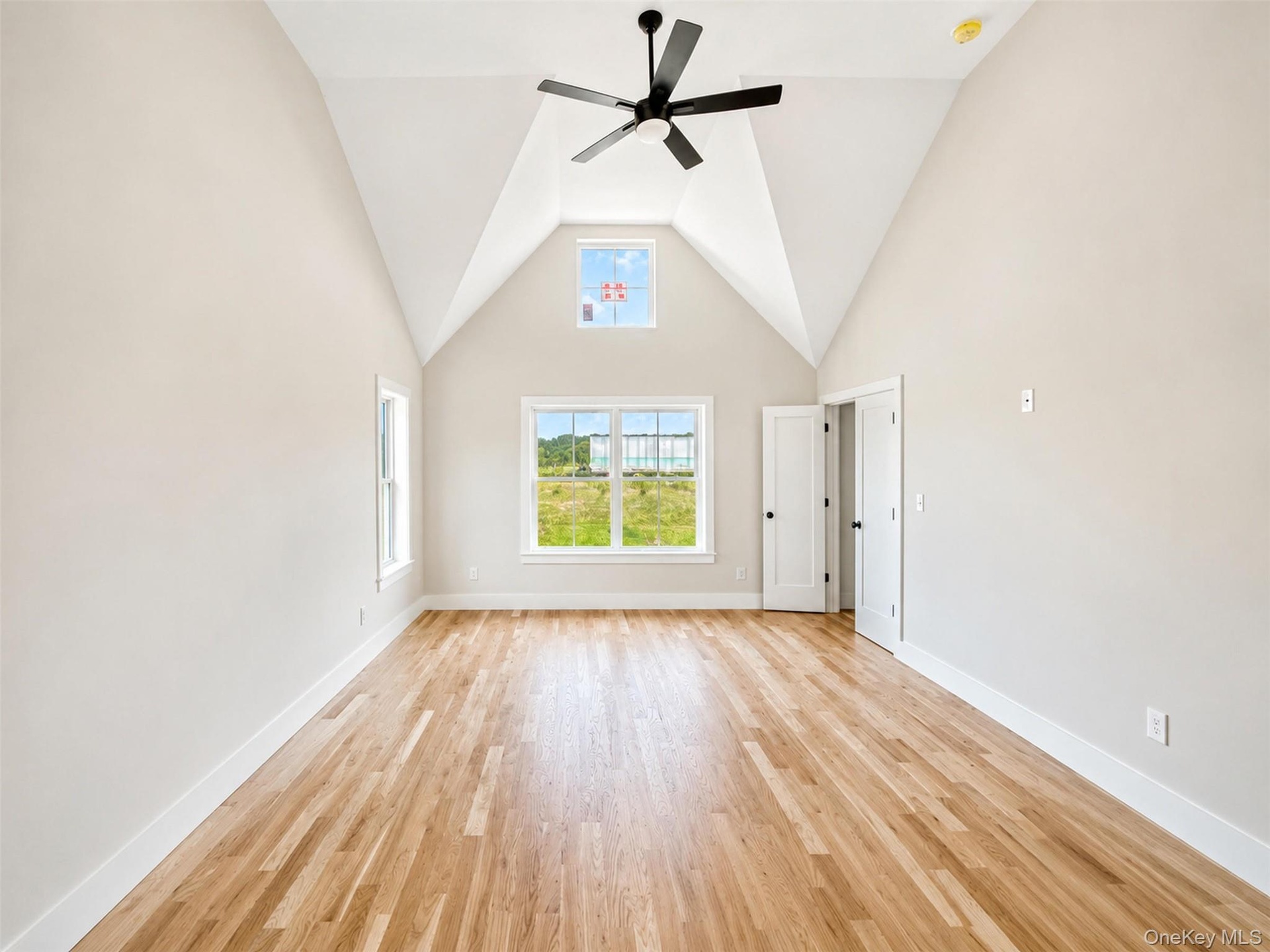 Photos of recently completed build. Customizable options available.