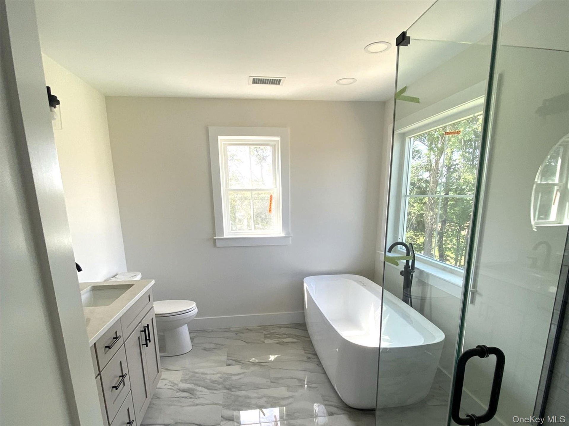Photos of recently completed build. Customizable options available.