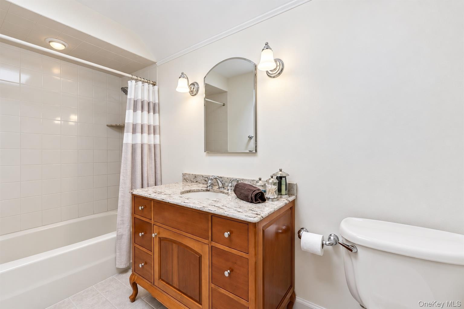 2nd floor hall bath