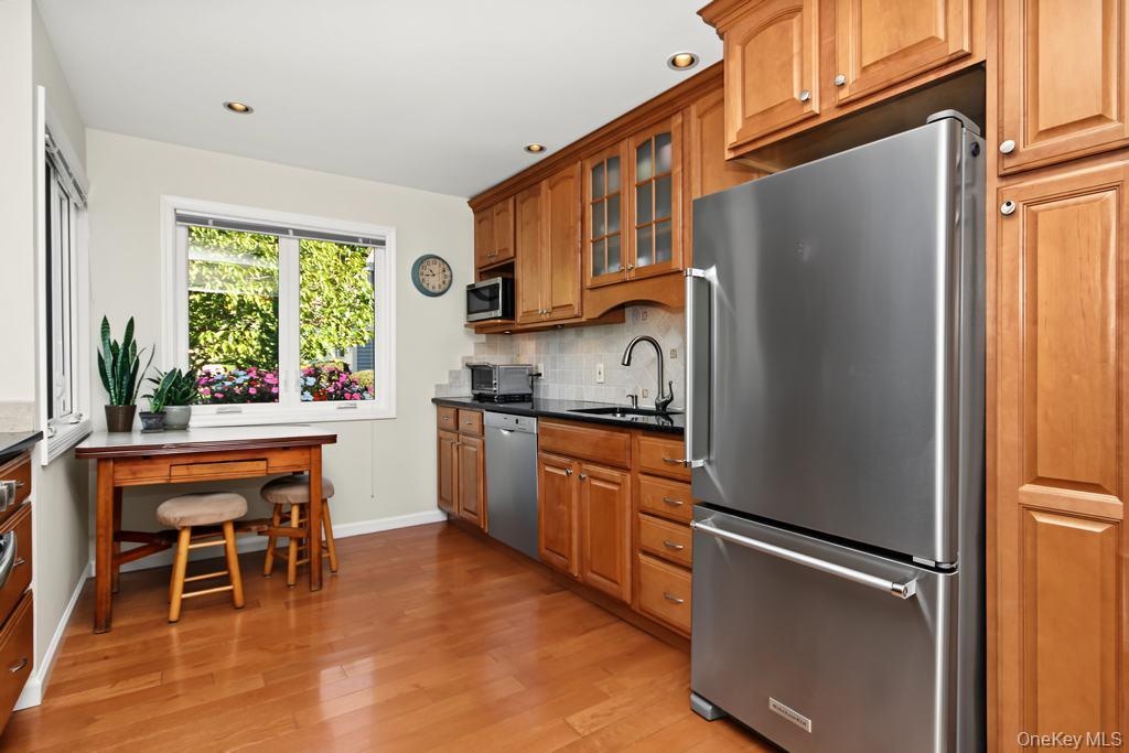 Stainless appliances in Kitchen