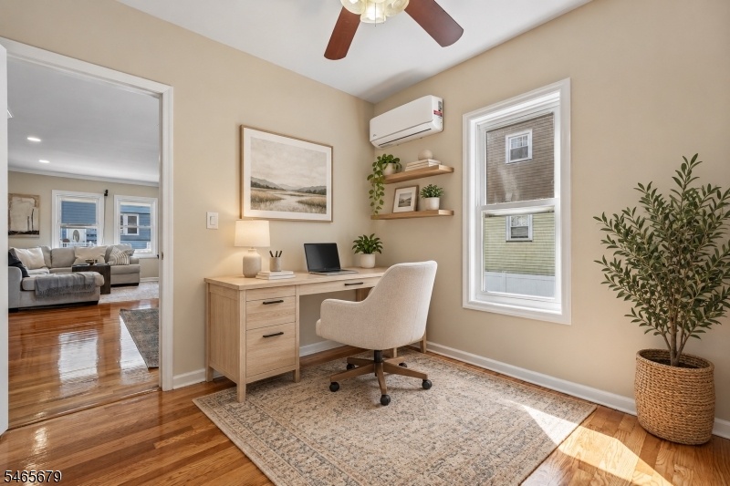 Office virtually staged