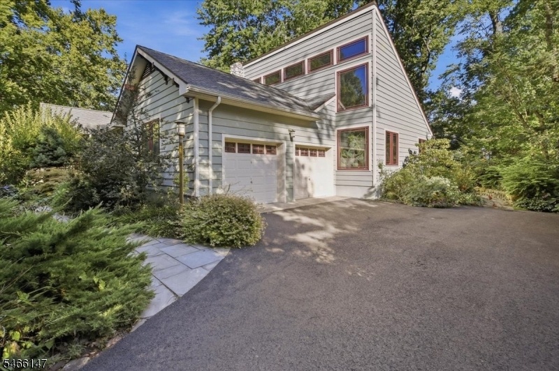 2 CAR GARAGE