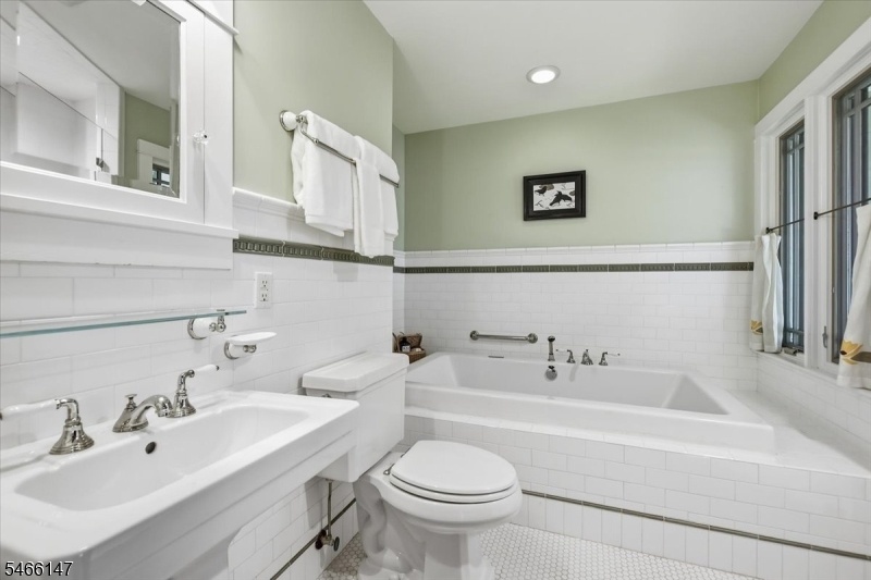JETTED TUB