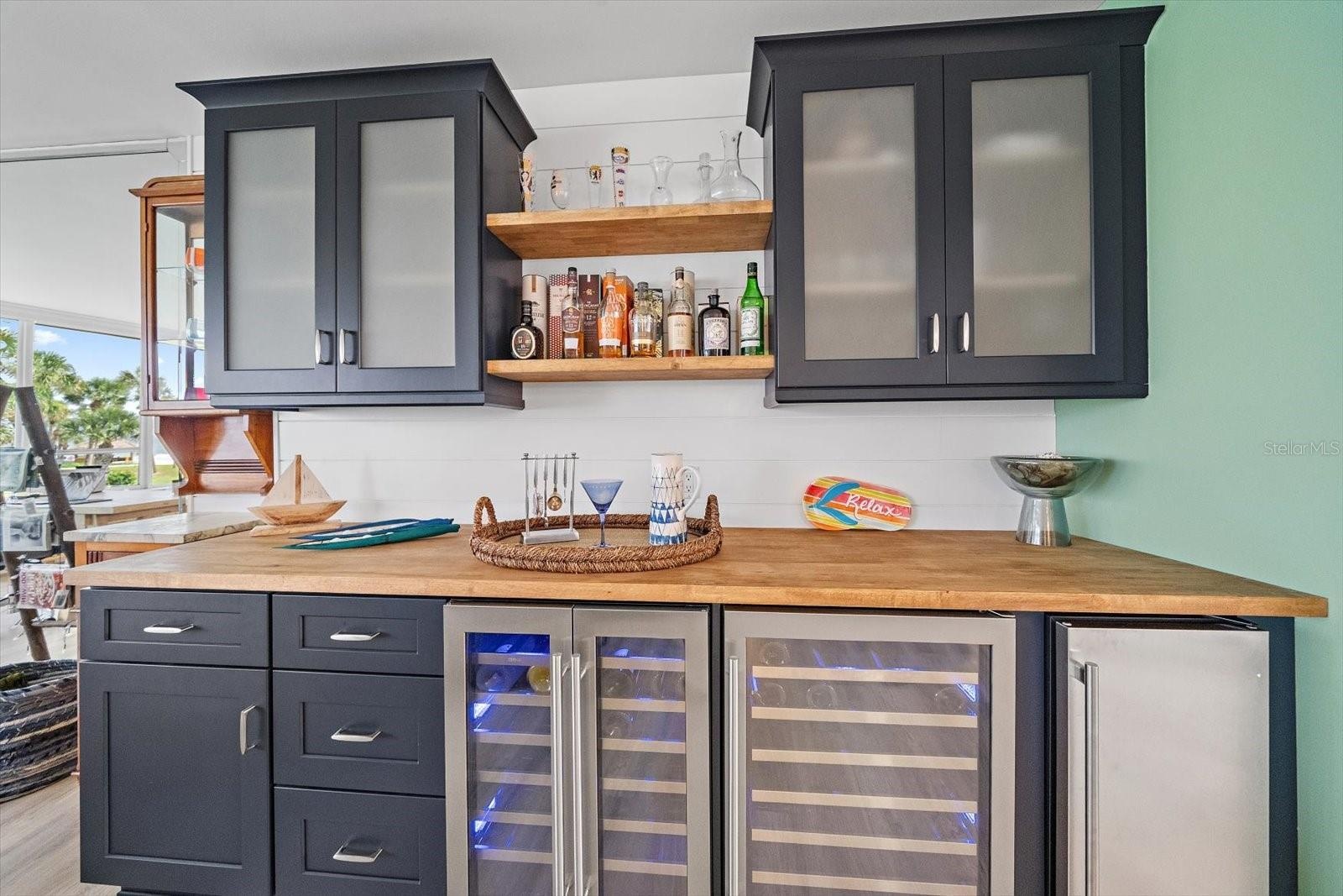 Entertainment / beverage center