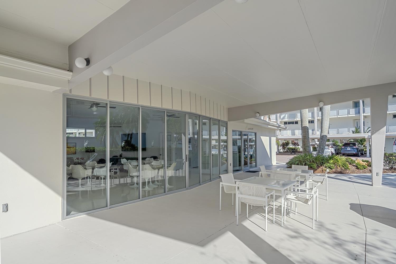 community Porte-Cochere